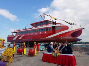 Thêm 2 tàu cao tốc hai thân ‘made in Vietnam’ được hạ thủy