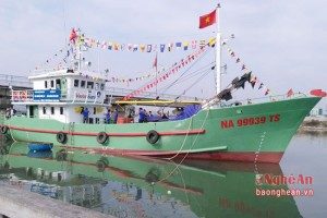 Công ty đóng tàu Sông Đào hạ thủy tàu cá vỏ thép lưới rê cho ngư dân Nghệ An