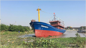 Hạ thủy tàu cá vỏ thép tại Bình Định.